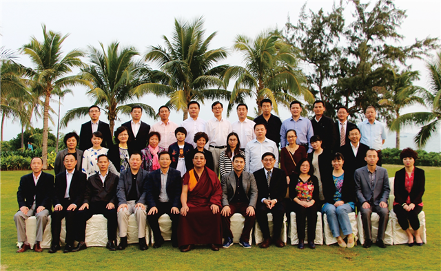 李順臣（三排左一）受邀參加華邦控股集團在海南舉行的2014年度大會.png