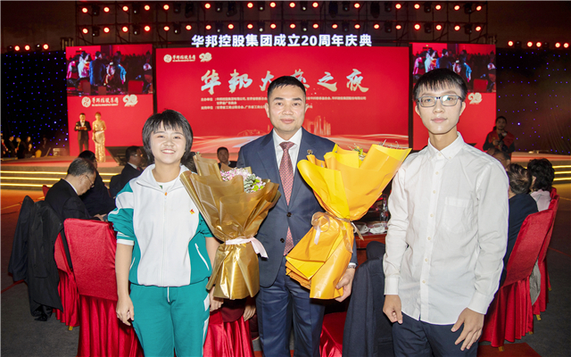 臺下鮮花.jpg